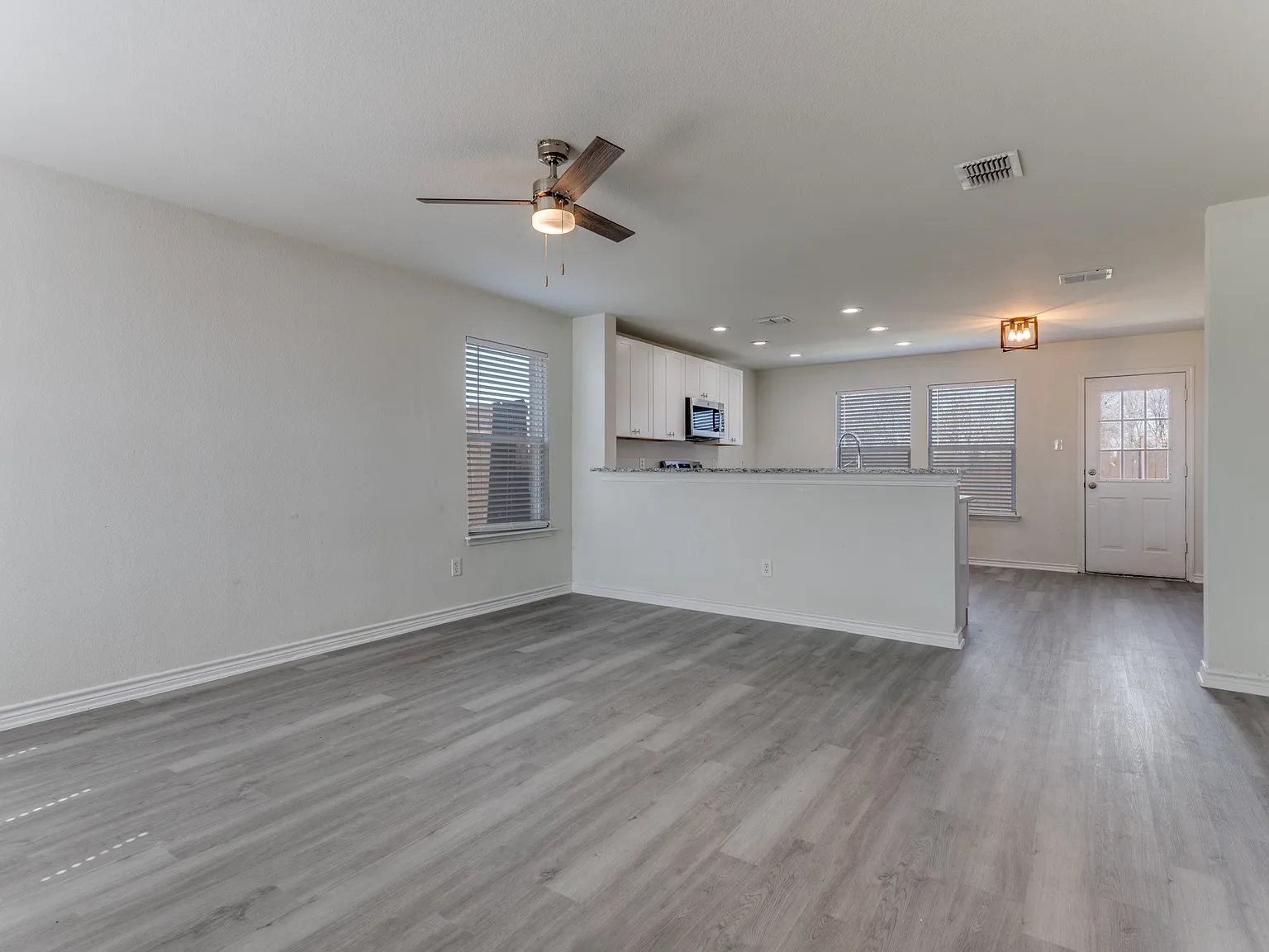 3 bed, 1474 sqft, $1,900 — Photo 4