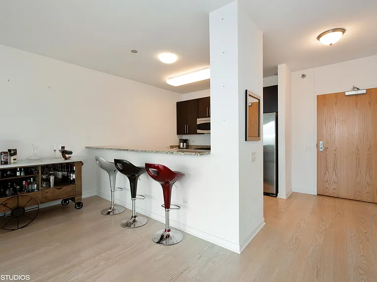 757 N Orleans St #1103 — Photo 4