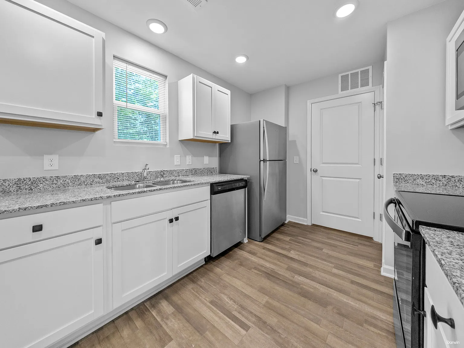 3 bed, 2.5 bath, 1450 sqft, $1,880 — Photo 3