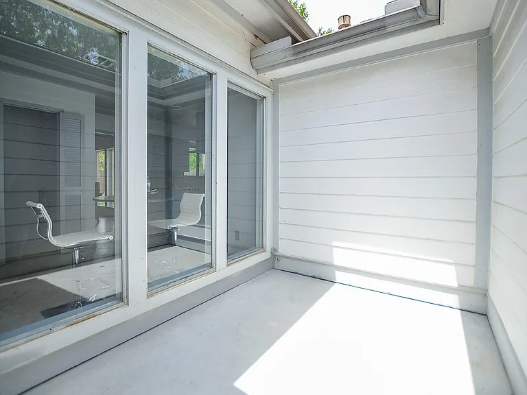 1702 Cherry Bend Dr — Photo 5