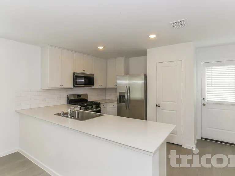 1340 Amapola Dr — Photo 6