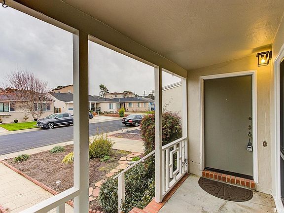 2nd image of 220 Manor Dr