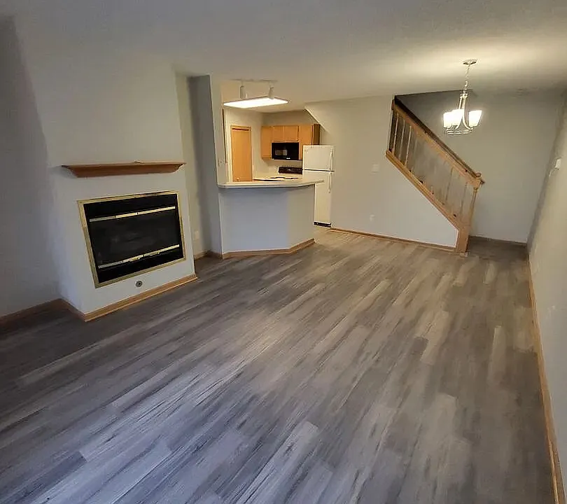 1325 SE Delaware Ave #9