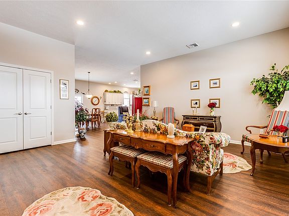 5th image of 903 Valentina Ln