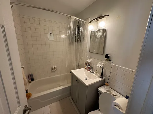 Rented by LDMI Realty Group LLC | media 17