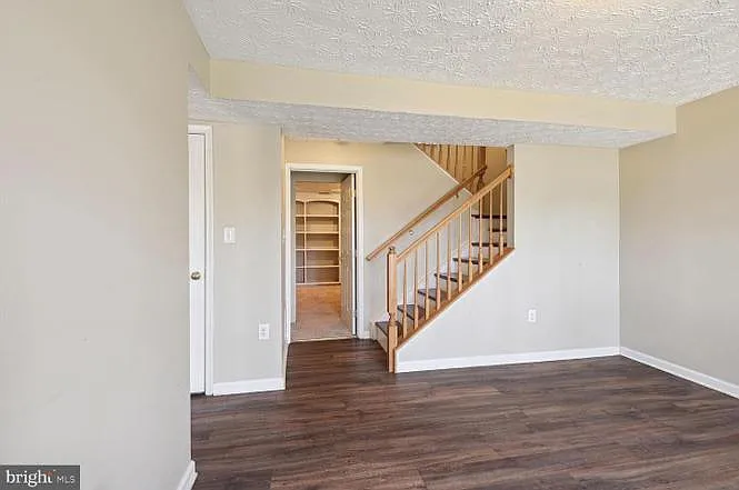 8322 Lyndhurst St — Photo 8