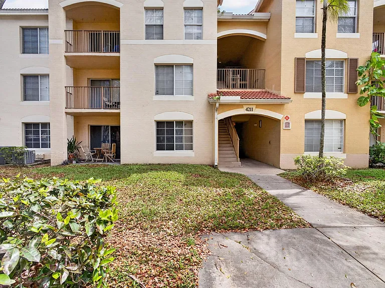 4211 San Marino Blvd #105 — Photo 30