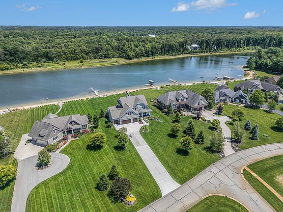 3rd image of 7930 Summerwood Ct