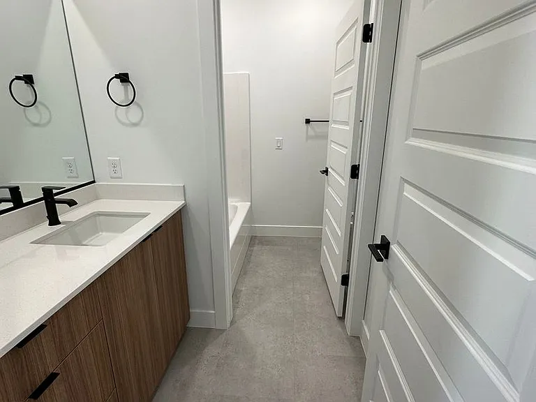 329 S 1930 W — Photo 18