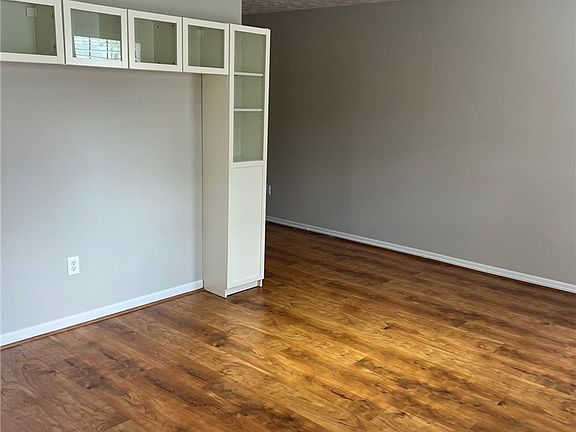 3rd image of 470 Huntington Road #5