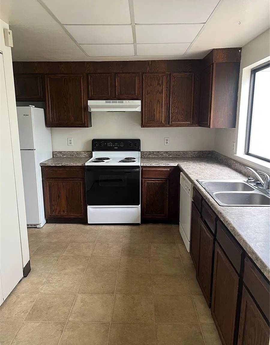 3 bed, 2.0 bath, 1282 sqft, $1,795 — Photo 2