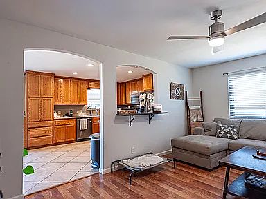 2nd image of 11504 N Oaks Dr