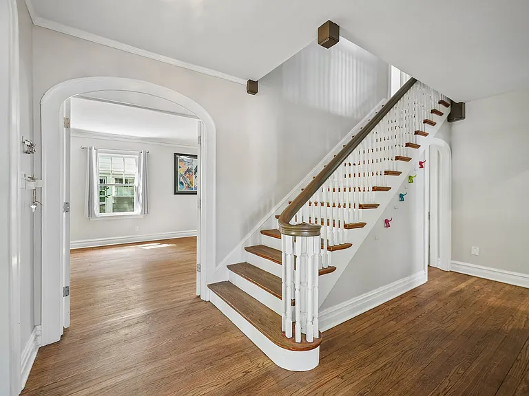 246 Maple Ave — Photo 5