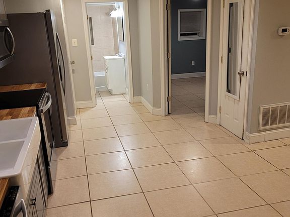 4th image of 127 Seaton Pl NW #B