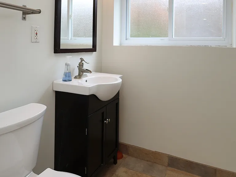 613 Leamington Ave — Photo 26
