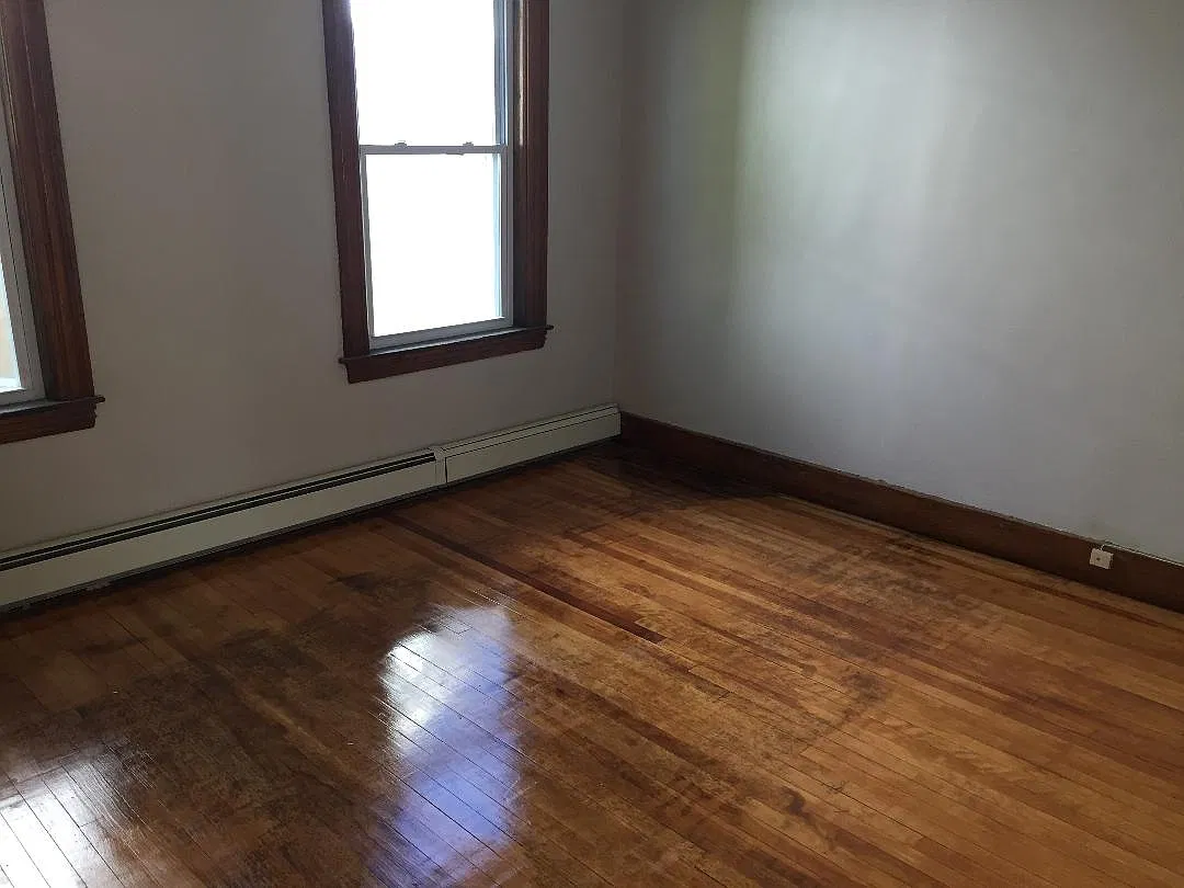 4 bed, 1100 sqft, $2,295 — Photo 2