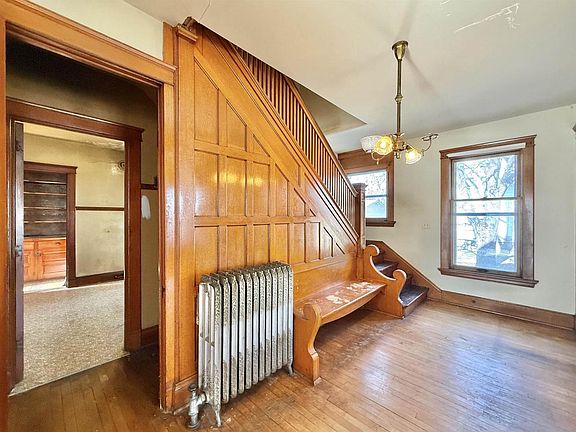 4th image of 816 Harrison Avenue