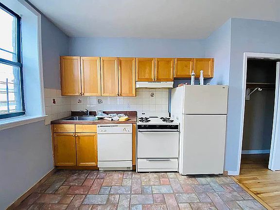 4th image of 36-11 Steinway St #1C