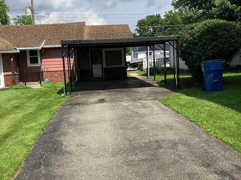 2721 Garfield Ave — Photo 3