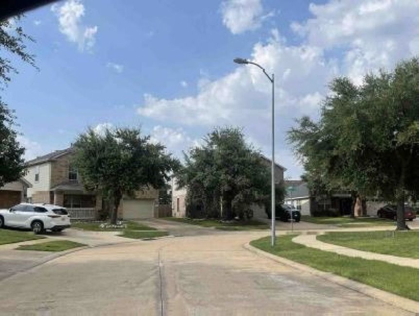 Exterior Neighborhood (street photo)