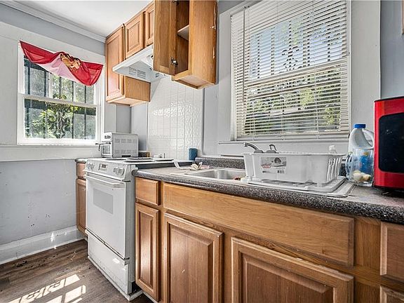 5th image of 226 Lexington Ave
