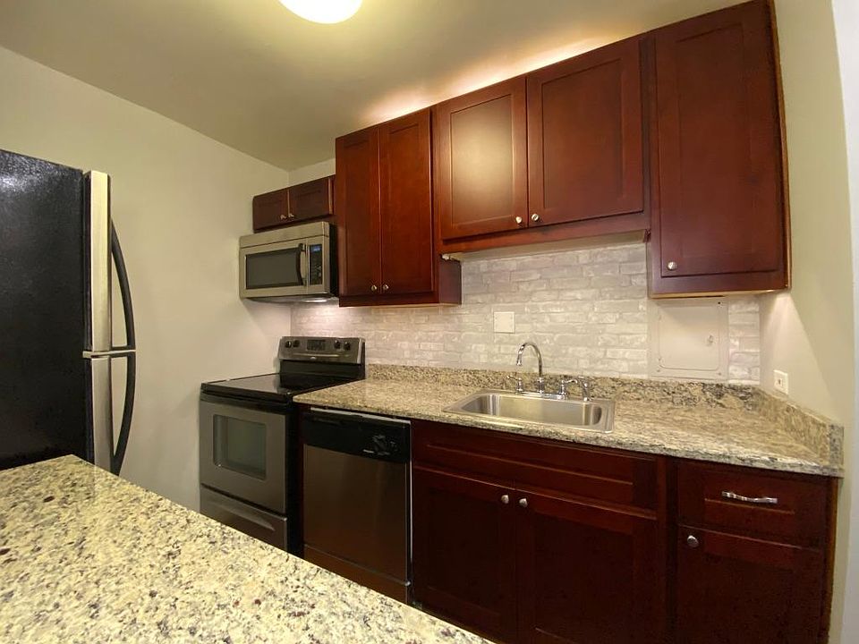 1st image of 535 N Michigan Ave Lbby 2