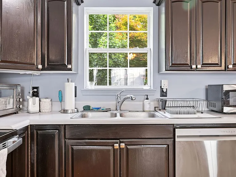 209 Greenwood Rd — Photo 5