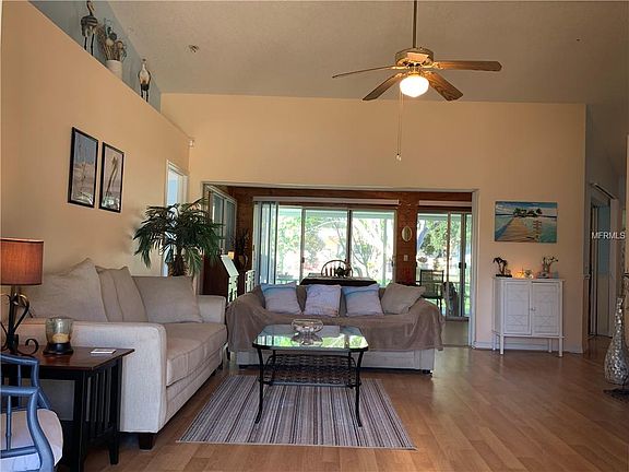 4th image of 1212 Greaza St