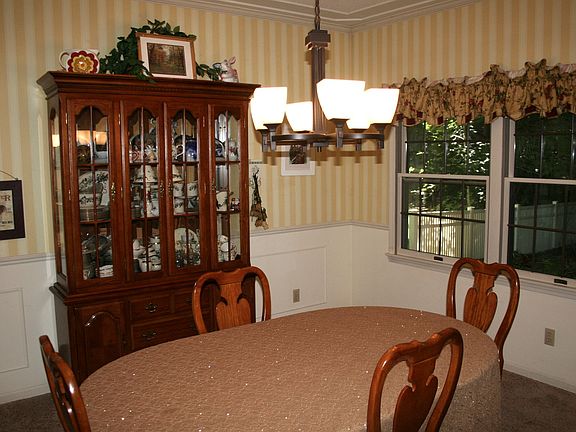 5th image of 945 Wellington Ct
