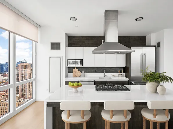 247 West 46th Street 3702 image 2 of 6