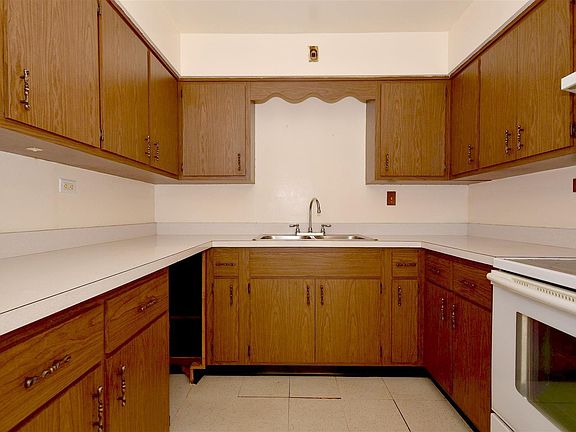 5th image of 4444 1st Ave APT 202