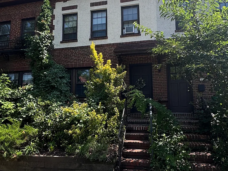 388 Burns St #1 — Photo 2