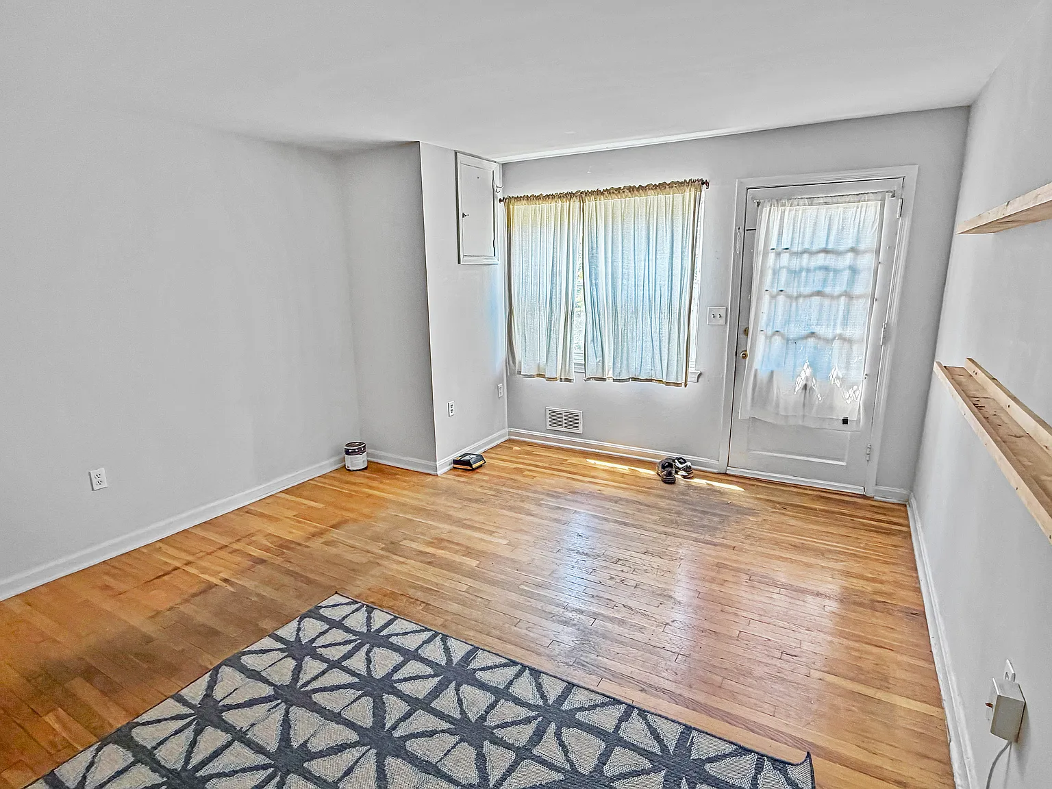 1927 1st St NW — Photo 3