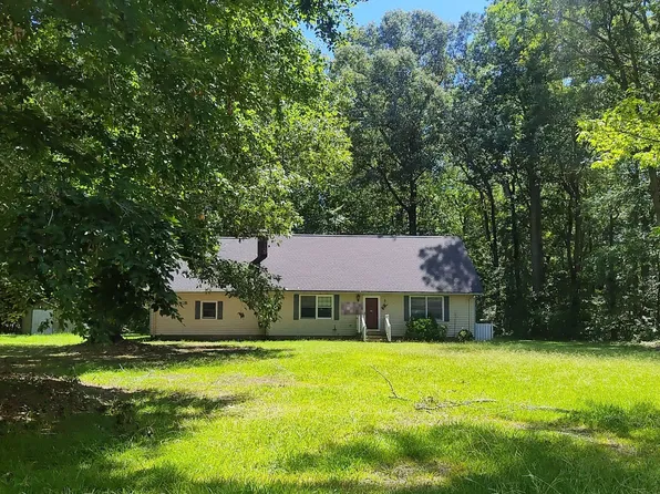 688 Oak Stump Rd, Elizabeth City, NC 27909