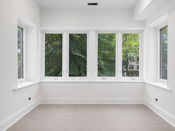 5th image of 6914 N Sheridan Rd APT 2