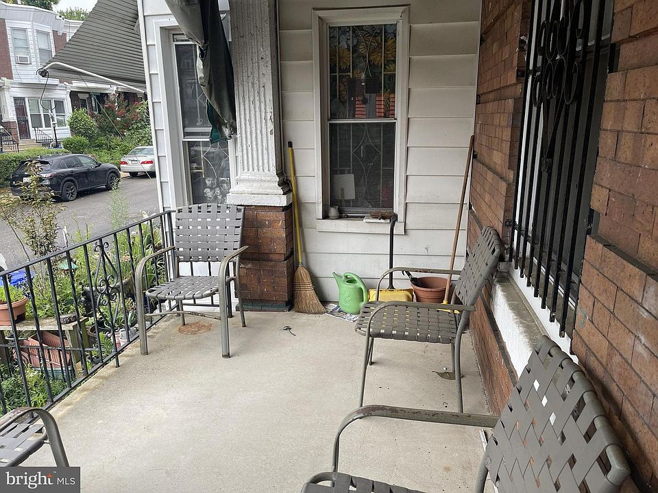 1st image of 138 W Pomona St