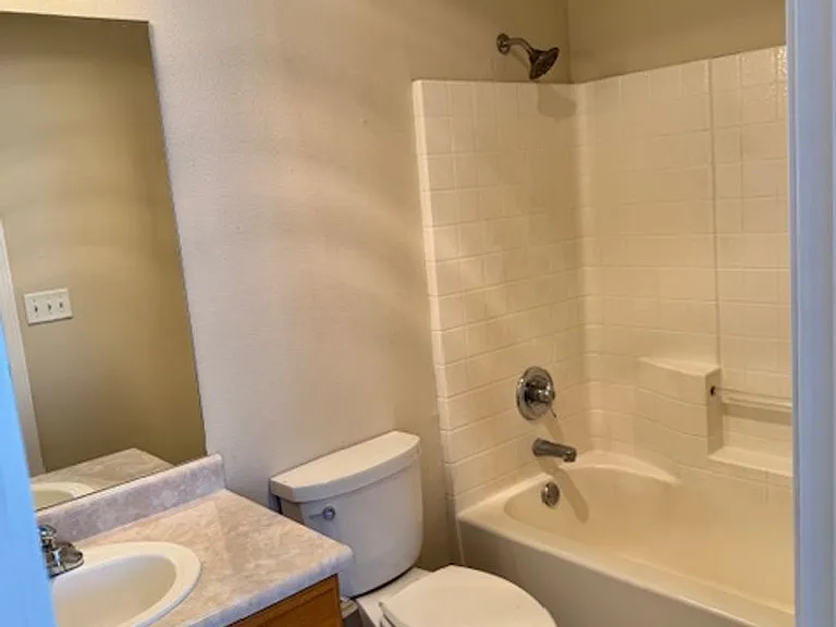 1043 Garfield St — Photo 16