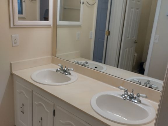 5th image of 889 Park Lake Cir