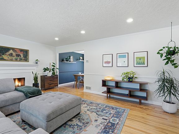 3rd image of 2111 E Wilmott Dr