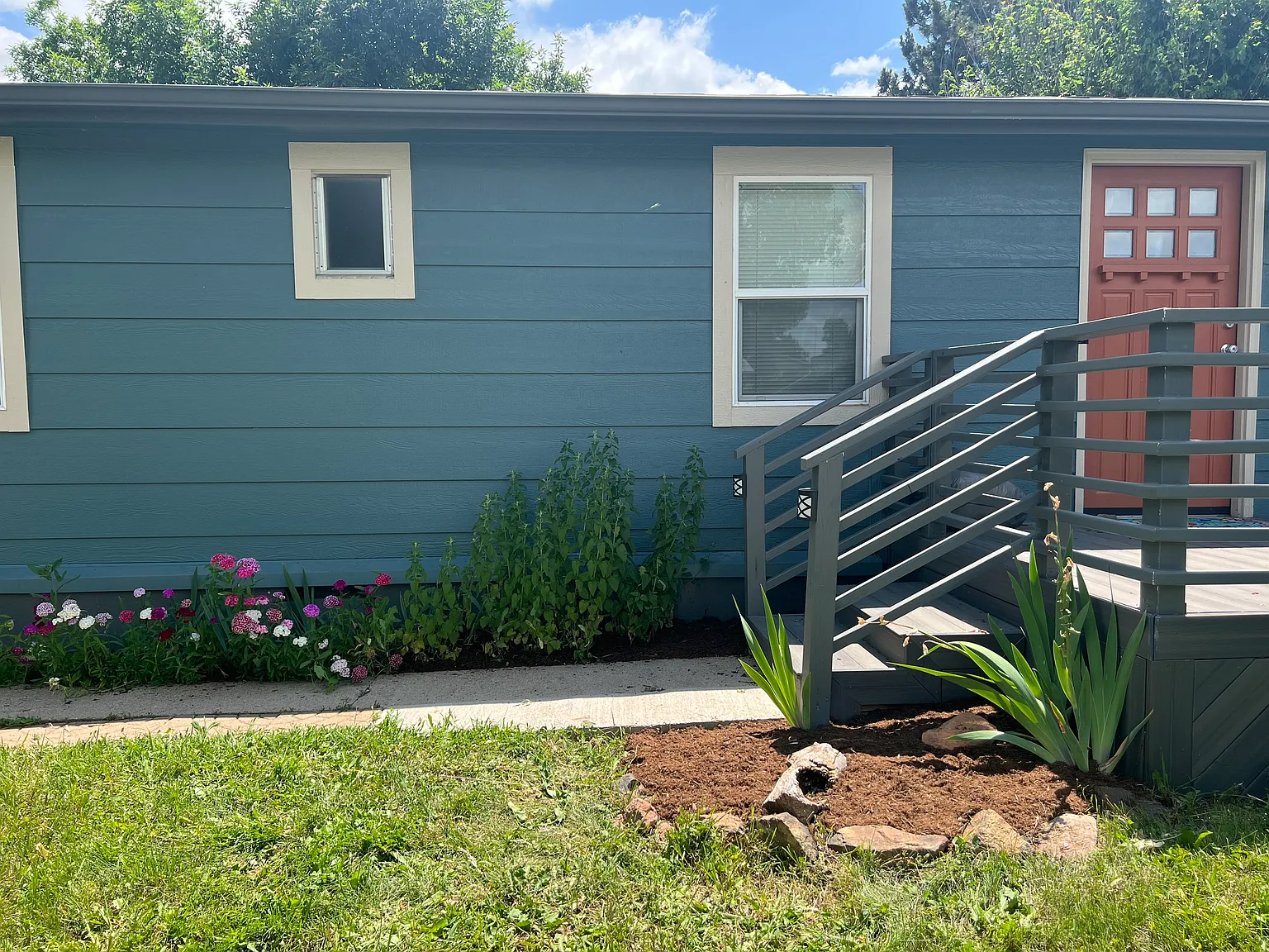 3 bed, 1.5 bath, 1248 sqft, $2,300 — Photo 3