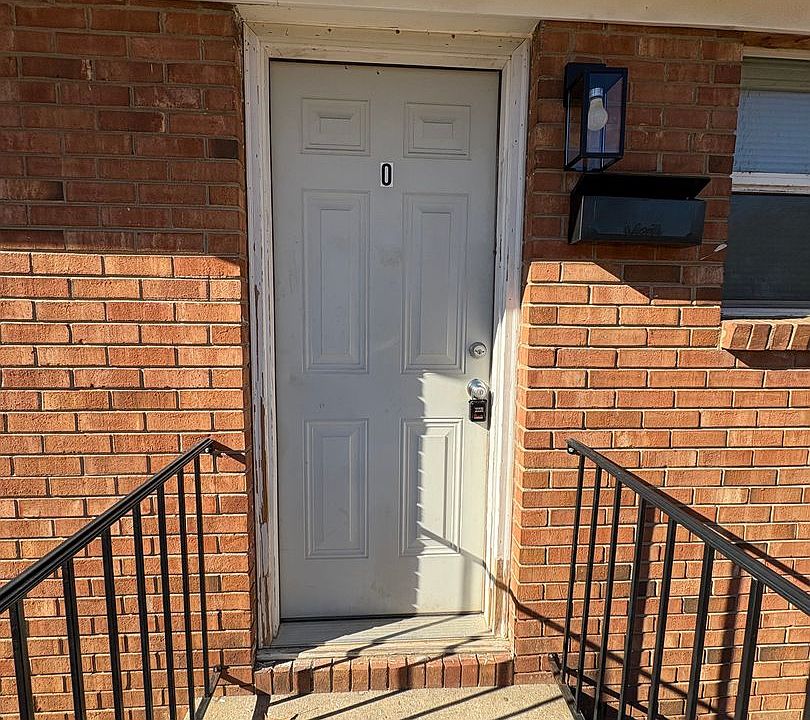 1st image of 803 Oak St #O