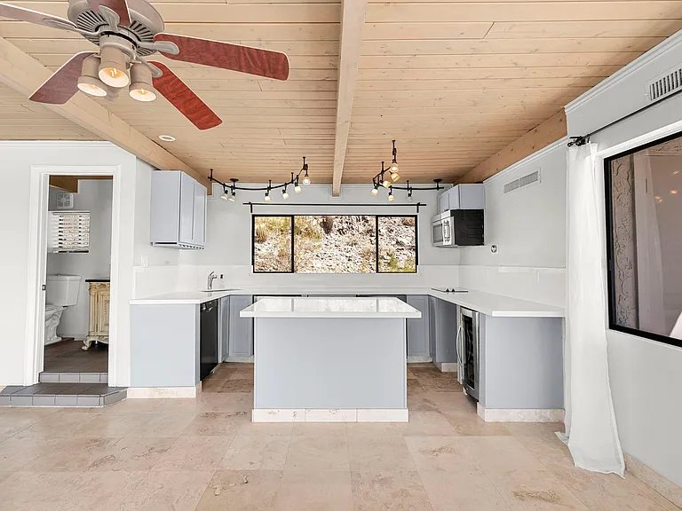 6900 N Highlands Dr — Photo 23