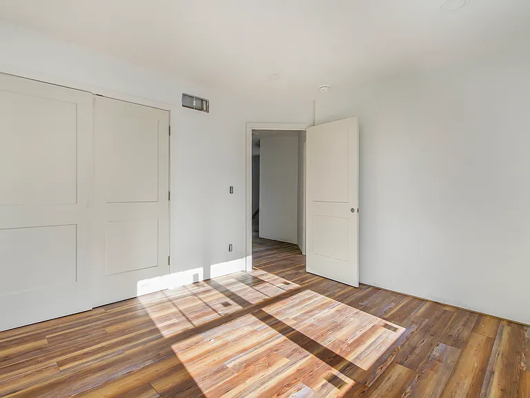 445 Hiscock St — Photo 24