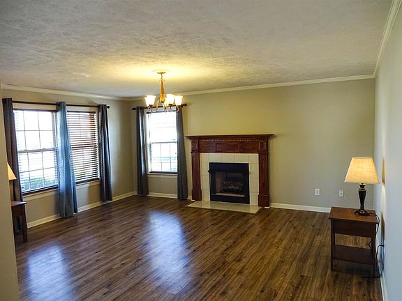 3rd image of 114 Ivanhoe Ct