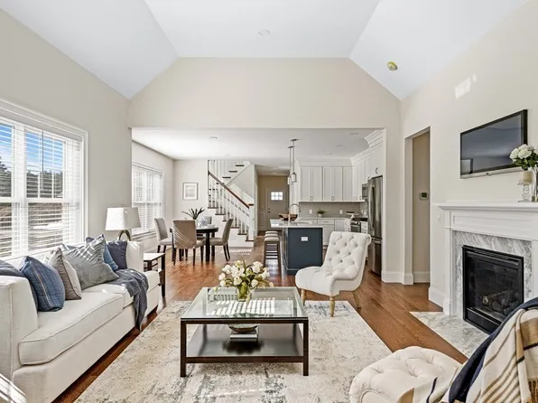 14 Weber Farm Rd #14, Wrentham, MA 02093