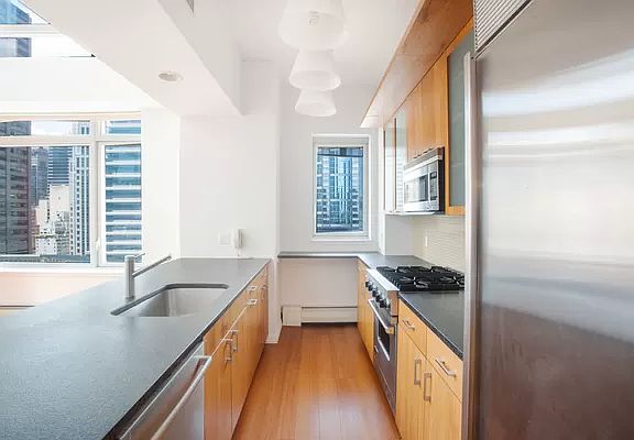 5th image of 205 E 59th St APT 19B