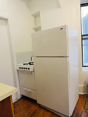 Rented by Perry Associates NYC Inc | media 27