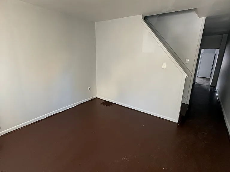 1069 Powell St — Photo 2