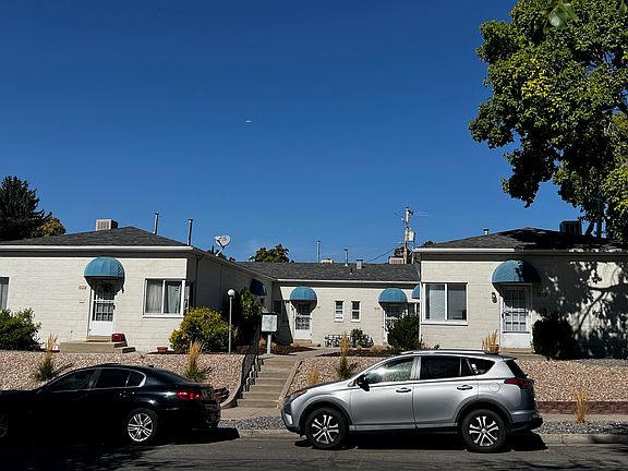 Wonderful historic courtyard building with only 6 units