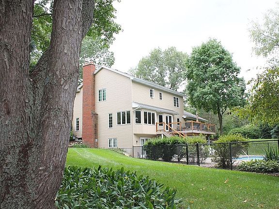 3rd image of 7719 Buckhaven Ct SE